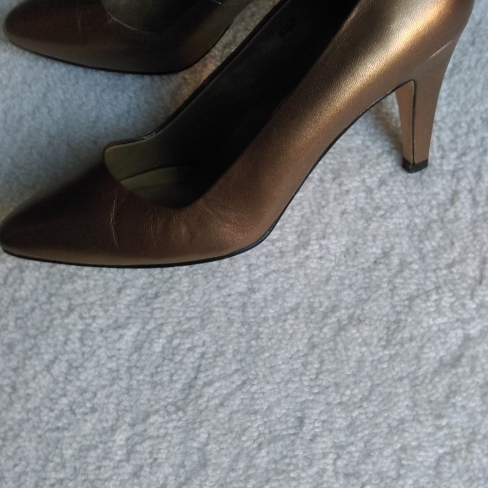 Pumps - Picture 2 of 2